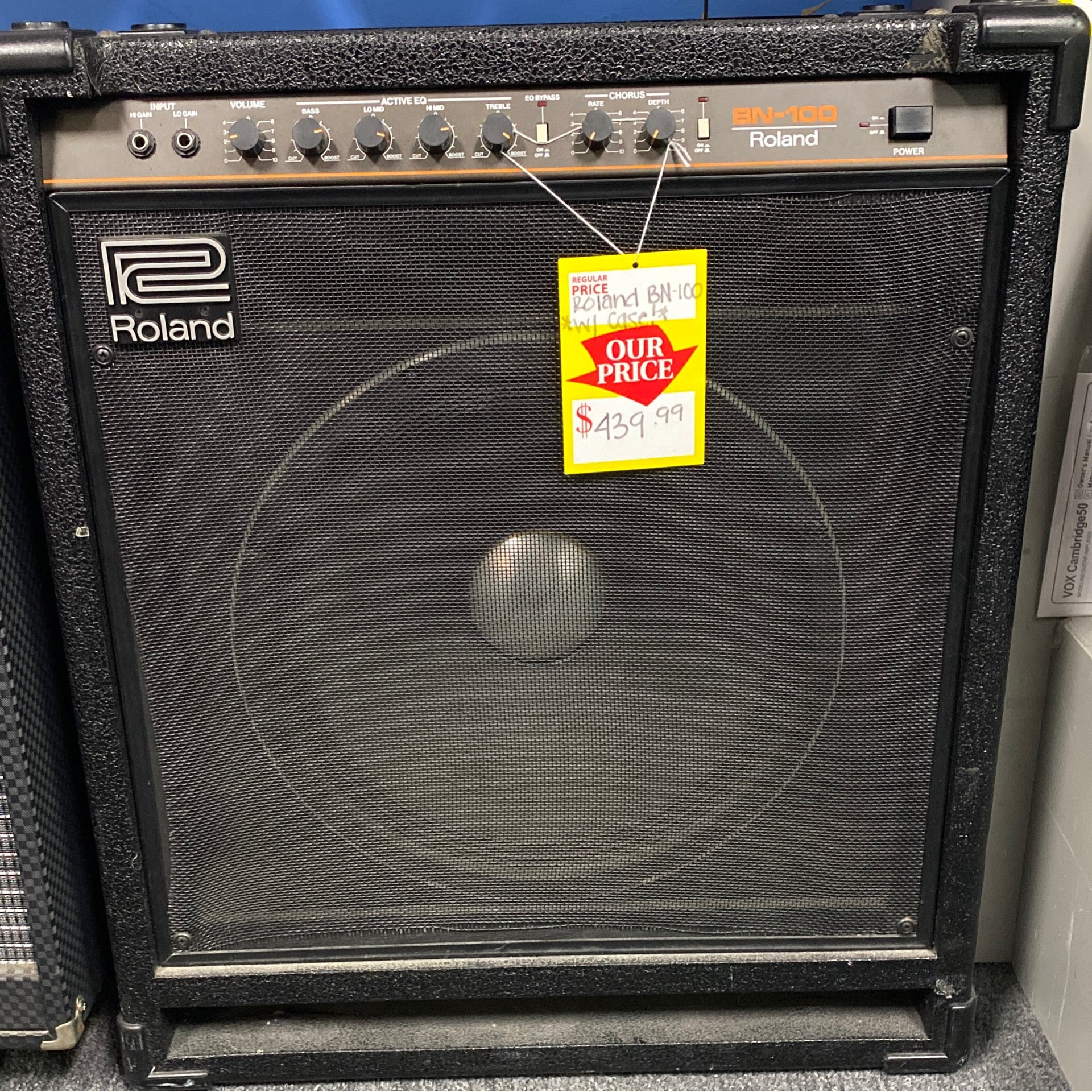 Roland BN-100 Bass Amp with Case